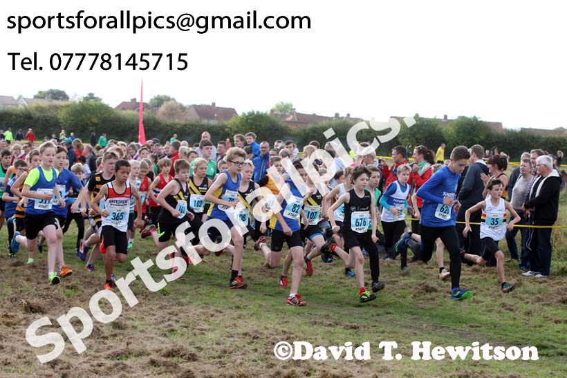 Boys under-13s Start Fitness North Eastern Harriers League, Wrekenton, Gateshead. Photo:  David T. Hewitson/Sports for All Pics